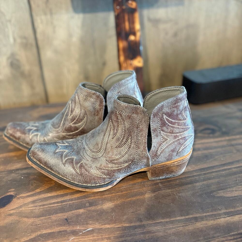 Roper Distressed Metallic Western Ankle Booties Women’s Size 8 Boho Cowgirl